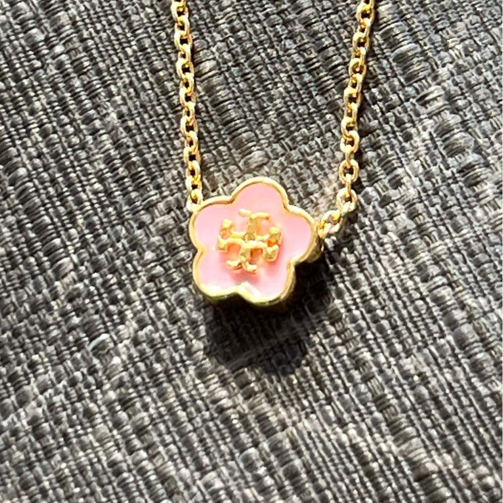 NWOT Tory Burch Pink Floral Logo T Gold Tone Necklace